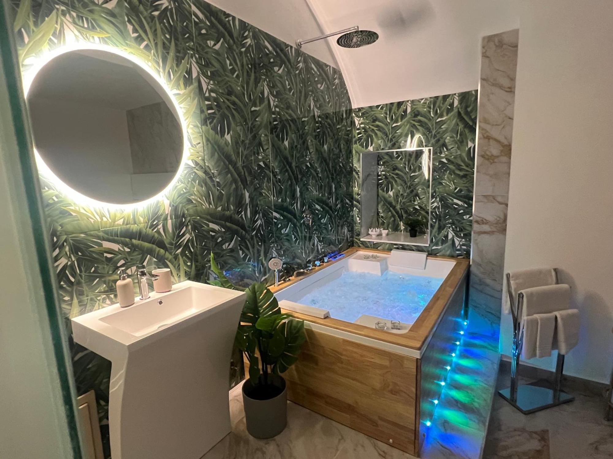 Etnea 208 Luxury Jacuzzi